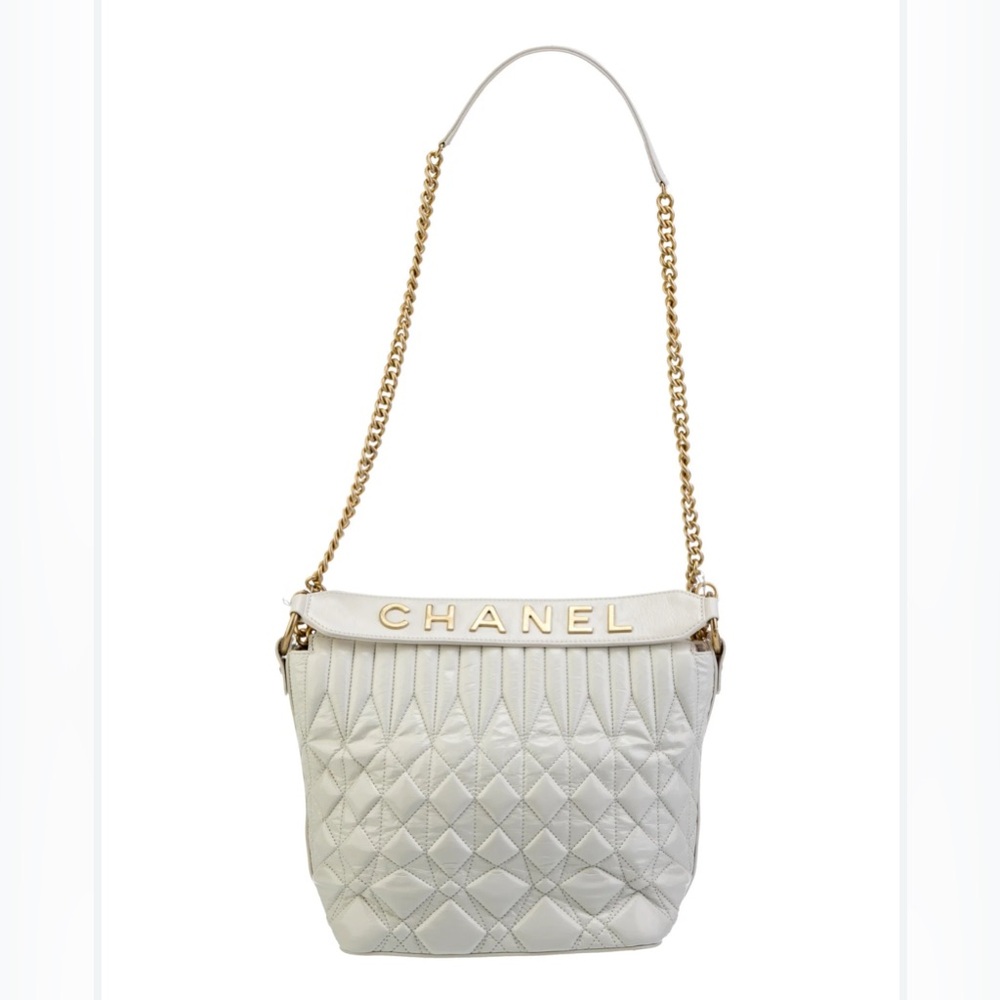 CHANEL White Quilted Calfskin Patent Leather Hobo Bag